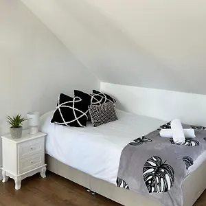 Cosy Studio Near Beach Apartment