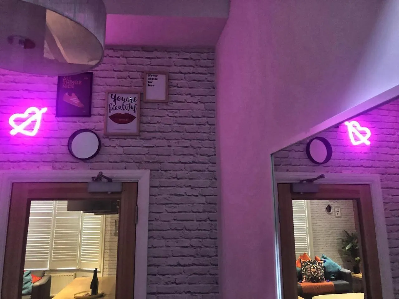 Apartamento Brighton Neon Central - By Crown Gardens Holiday Homes
