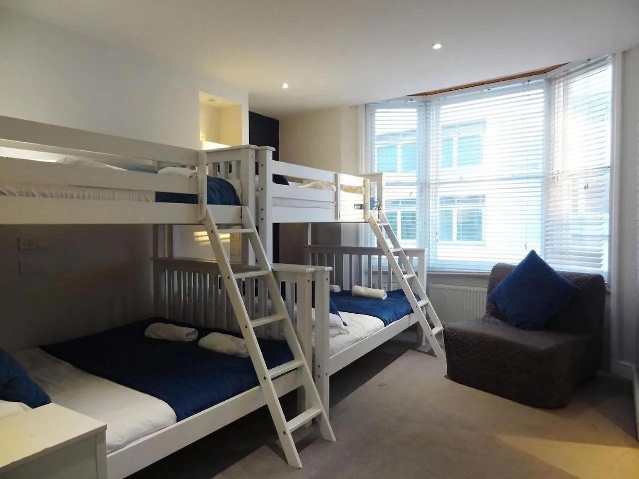 Brighton Neon Central - By Crown Gardens Holiday Homes 0*,  Reino Unido